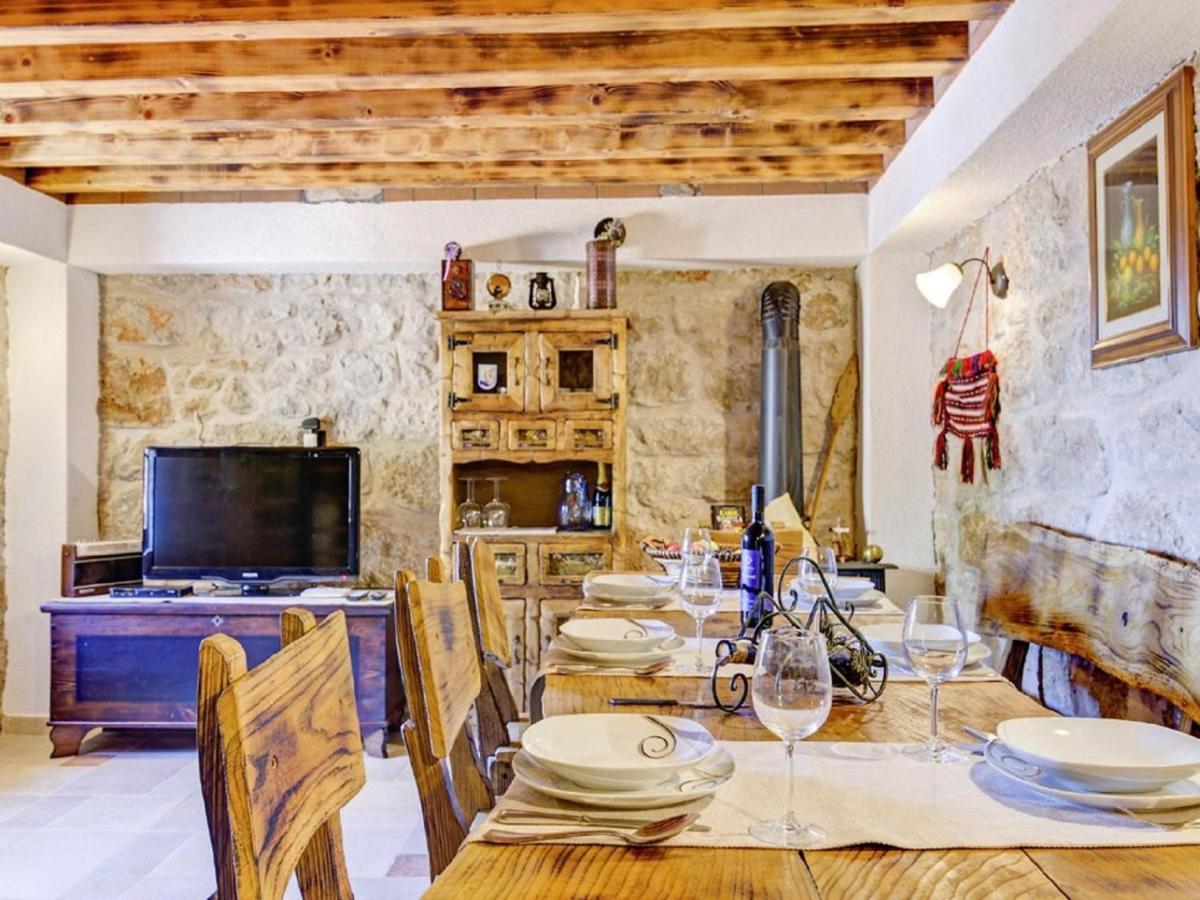 Lovely Holiday Home In Starigrad Exterior photo
