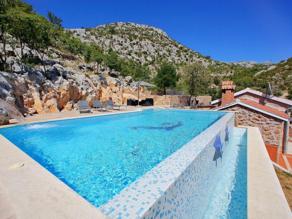 Lovely Holiday Home In Starigrad Exterior photo
