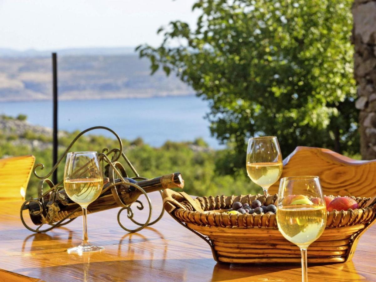 Lovely Holiday Home In Starigrad Exterior photo