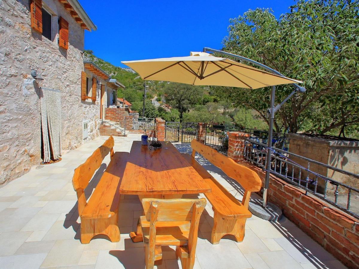 Lovely Holiday Home In Starigrad Exterior photo