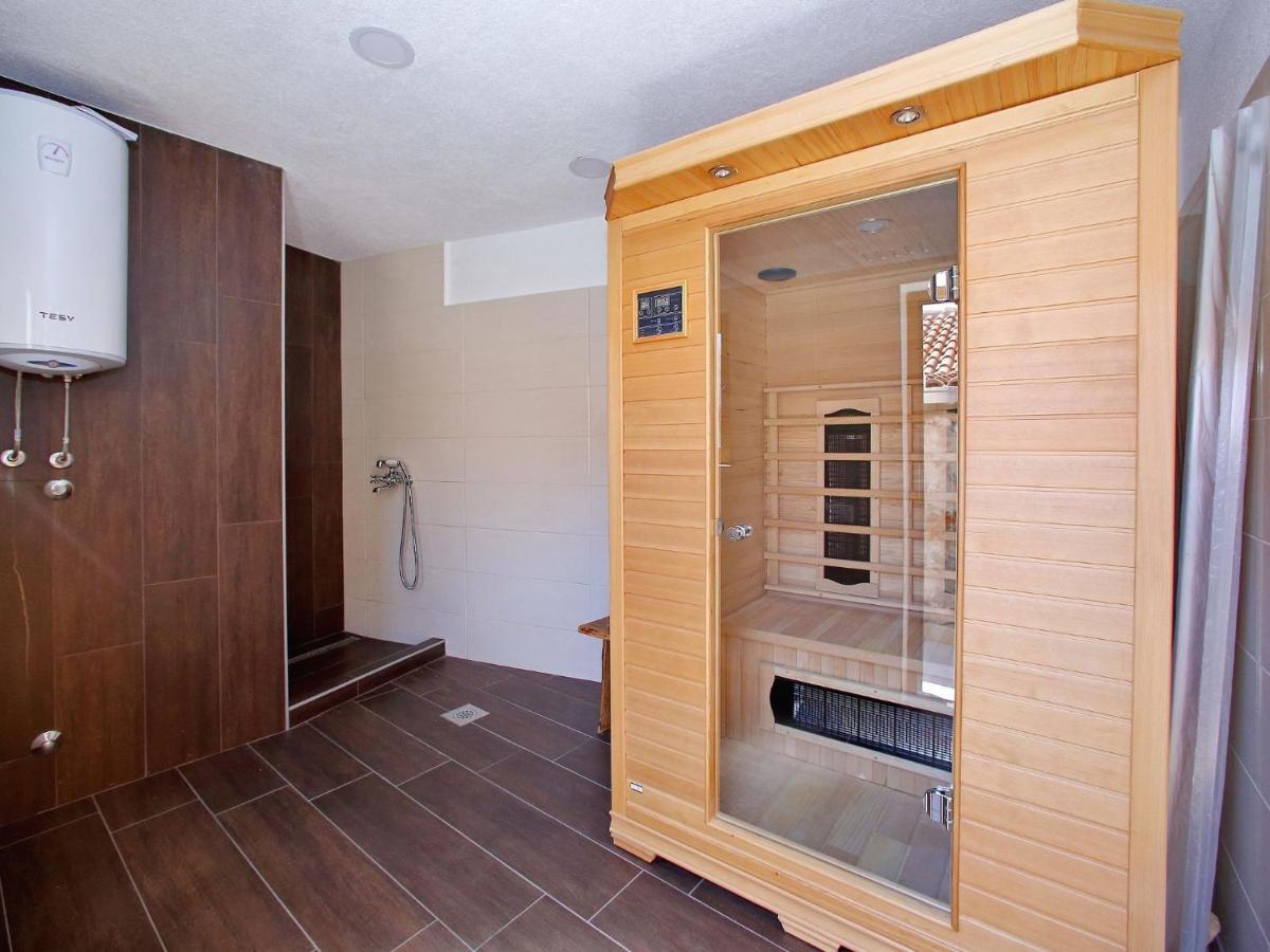 Lovely Holiday Home In Starigrad Exterior photo